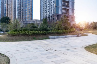 Şangay 'da modern bina geçmişi olan şehir parkı.