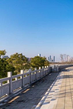 Gündüz şehir merkezindeki iş merkezinin ufuk çizgisi