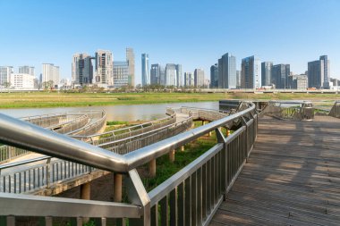 Gündüz şehir merkezindeki iş merkezinin ufuk çizgisi