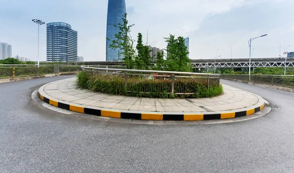 Carretera Urbana Vacía Edificios Ciudad —  Fotos de Stock