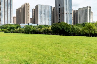 Şangay 'da modern bina geçmişi olan şehir parkı.