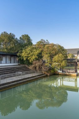 Jiangnan tarzında geleneksel bir bahçe.