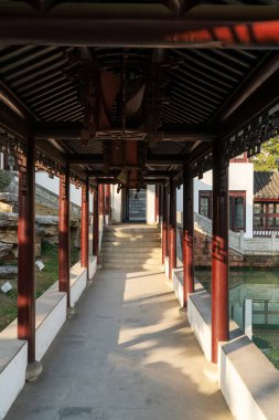 Çin 'deki klasik mimari koridoru.