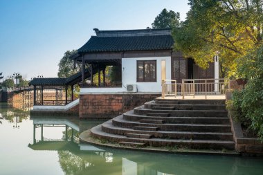 Jiangnan tarzında geleneksel bir bahçe.