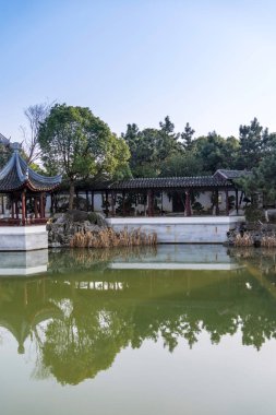 Jiangnan tarzında geleneksel bir bahçe.