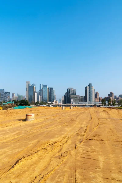 Una Ciudad Moderna Con Tierra Firme —  Fotos de Stock