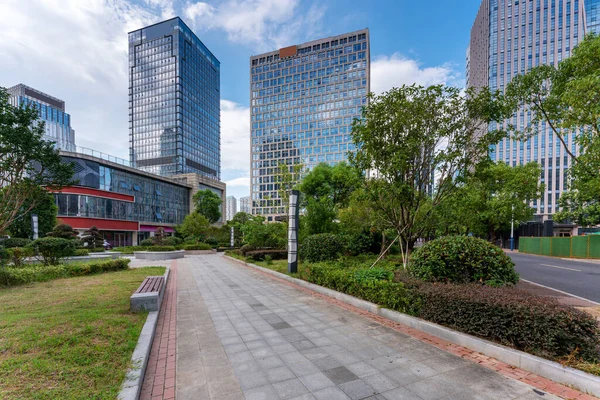 Parco Della Città Con Sfondo Edificio Moderno Shanghai — Foto Stock