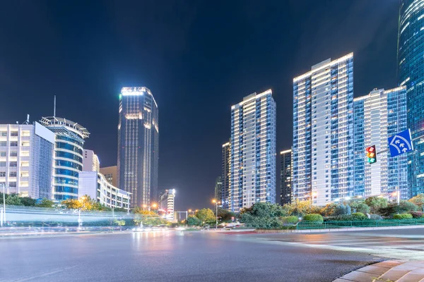 Los Senderos Luz Fondo Del Edificio Moderno China Shanghai — Foto de Stock