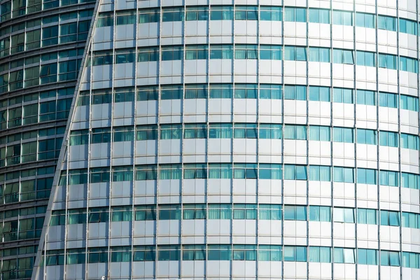 Belo Fundo Edifício Escritórios Vidro Refletindo Nuvens Nas Janelas Abertas — Fotografia de Stock