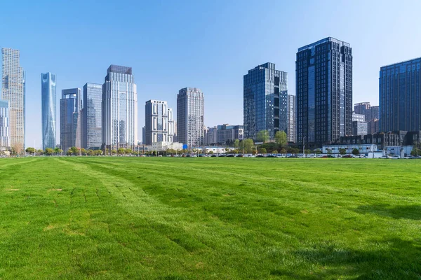 Office Building Green Space Modern Building Lawn — Stock Photo, Image