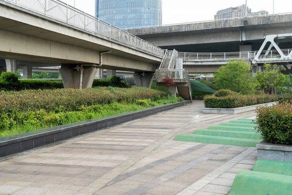 Spring Park Och Modern Stad — Stockfoto