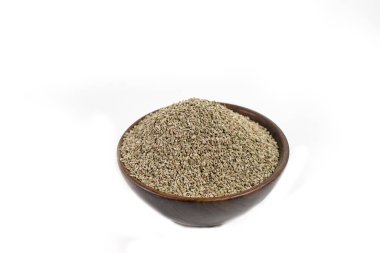 Ajwain ya da Trachyspermum ammi, beyaz arka planda sazan otu baharat tohumları