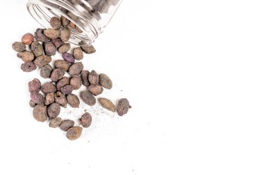Syzygium cumini tohumları, yaygın olarak Malabar eriği, java veya siyah erik, jamun veya jambolan olarak bilinir.