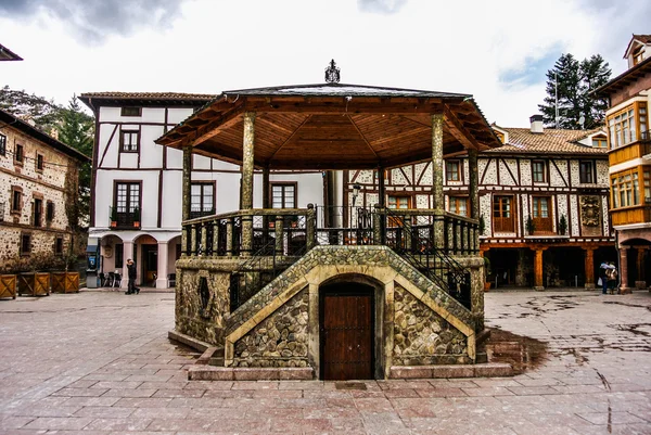 O quiosque de Ezcaray (La Rioja, Espanha ) Imagens Royalty-Free