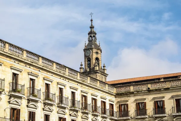 Het Spaanse plein en de san miguel kerk in vitoria — Stockfoto