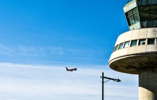 Kontroll tornet i barcelona-el prat flygplats (Spanien, Europa) Stockfoto
