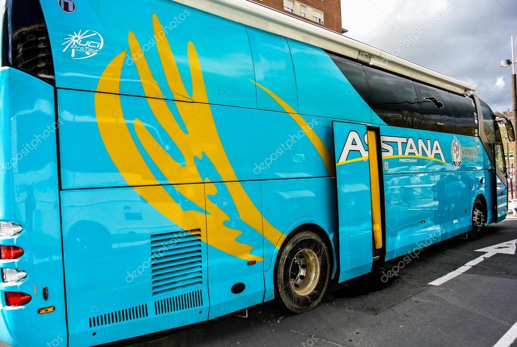 st.depositphotos.com/1935053/2358/i/950/depositphotos_23582045-The-bus-of-the-Astana-cycling-team.jpg
