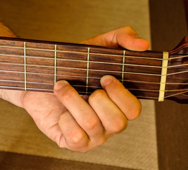 D borgmästare position på en klassisk gitarr — Stockfoto