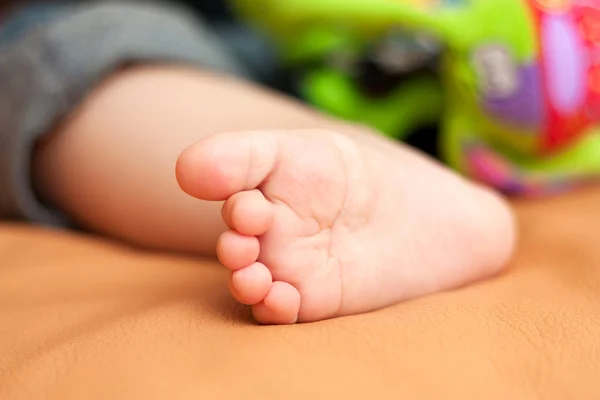 Little boy's foot on the couch — Stock Photo, Image