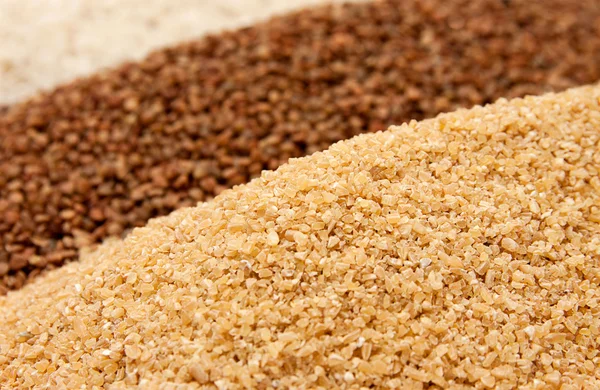 Grãos de trigo mourisco, arroz e trigo — Fotografia de Stock
