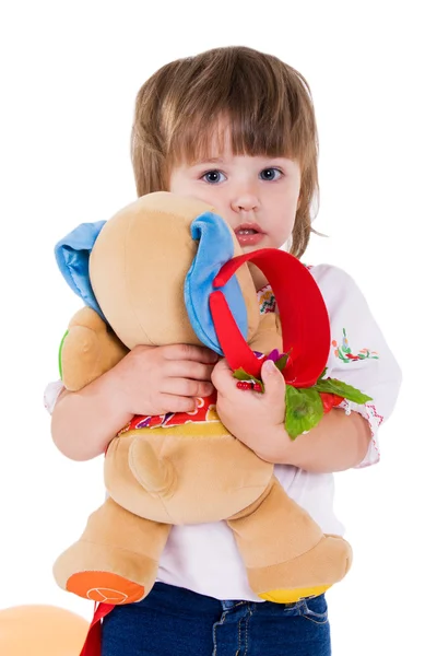 Emoční roztomilá holčička s její hračky. — Stock fotografie