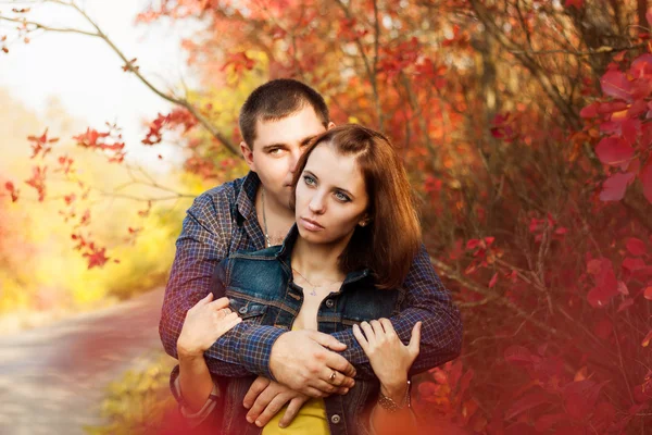Loving couple in the autumn garden. — Stock Photo, Image