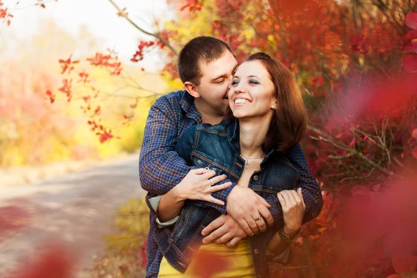 Loving couple in the autumn garden. — Stock Photo, Image