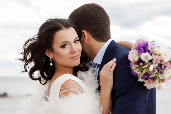 Loving bride and groom near the sea — Stock Photo, Image