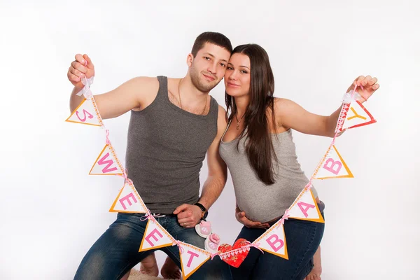 Retrato de casal feliz esperando um bebê . — Fotografia de Stock