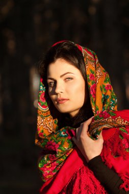 Ulusal başörtüsü Rus kız