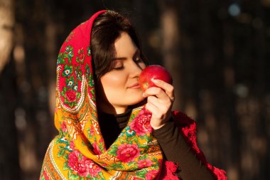 Ulusal başörtüsü Rus kız
