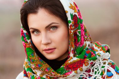 Ulusal başörtüsü Rus kız
