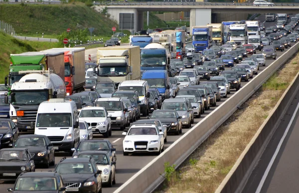 Trafikstockning på motorvägen — Stockfoto