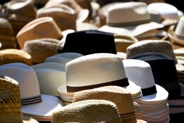 şapka üzerinde işaretli