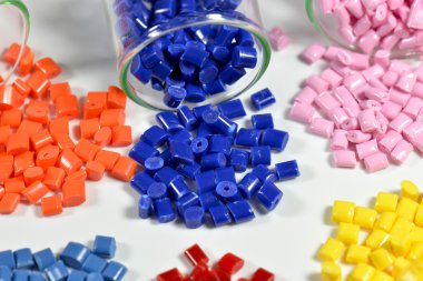 test bardaklarda boyalı polimer