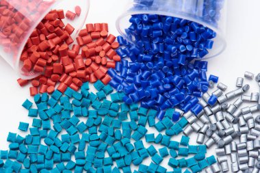 Laboratuvarda pigmentli plastik granülasyon reçinesi çeşitleri