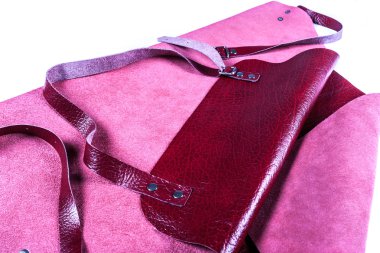 kırmızı deri önlük