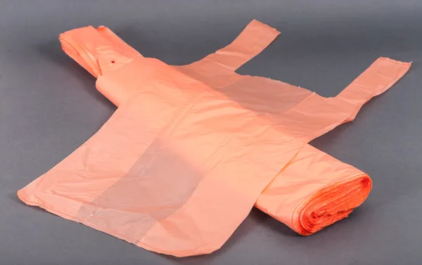 Turuncu plastik torbalar