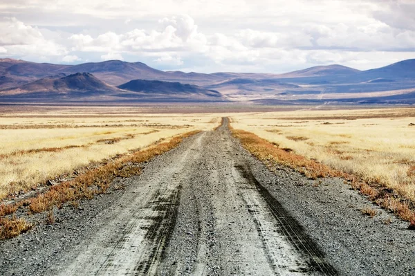Estrada que se estende para o horizonte como um caminho para o futuro, NV, EUA — Fotografia de Stock
