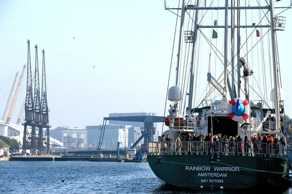 Greenpeace 's Rainbow Warrior III, Londres, Reino Unido — Foto de Stock