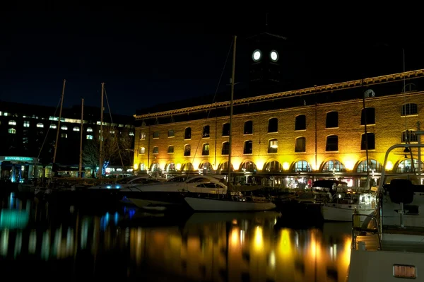 Saint Katherine Docks by night, London, UK — Stock Photo, Image