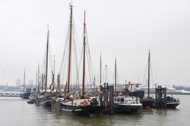 hermitage topluluk moorings, Londra, thames Nehri üzerinde demirleyen tekneleri kar