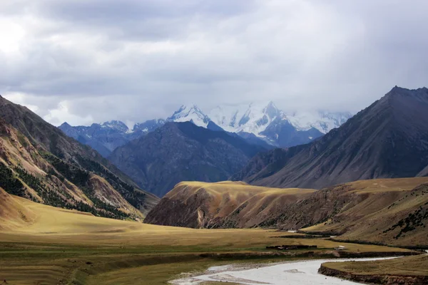 Kirgizisztán - régió központi Tien-Shan — Stock Fotó