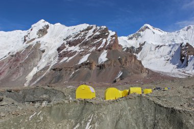 Kırgızistan - khan tengri (7,010 m) ana kamp.