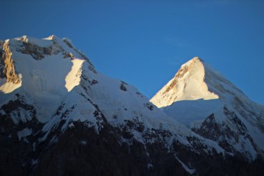 Kırgızistan - Han tengri (7,010 m).