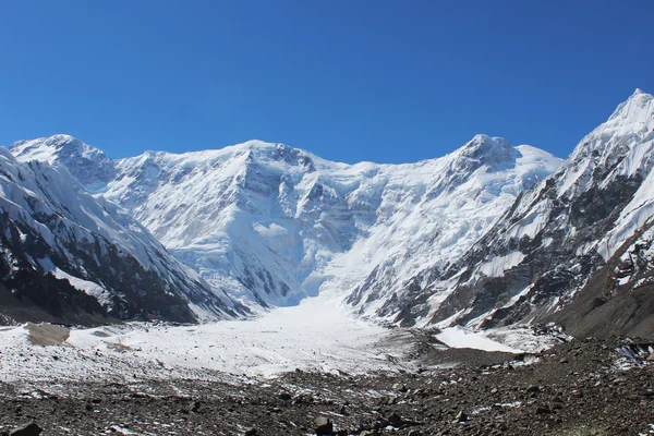 キルギスタン - ポベダ ピーク (ポベーダ山) 7,439 m — ストック写真