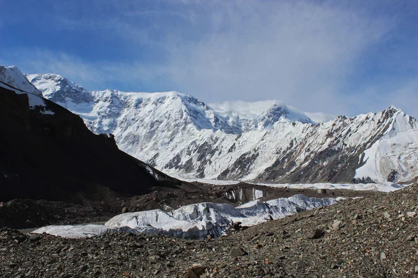 Kirgizistan - pobeda peak (Dzjengisj Tjokusu) 7,439 m — Stockfoto