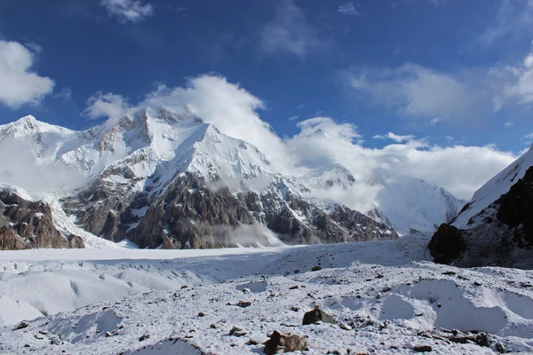 Quirguizistão - Khan Tengri (7,010 m ). — Fotografia de Stock