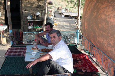 Özbek toktokul içinde