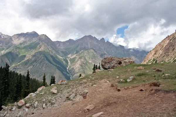 Ashukashka suu doliny, góry tien shan, Kirgistan — Zdjęcie stockowe